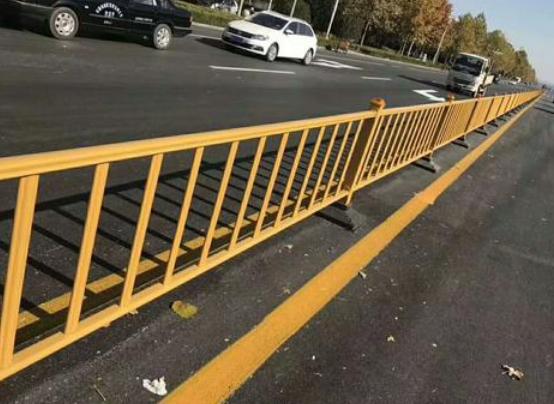 无缝方管用于公路护栏